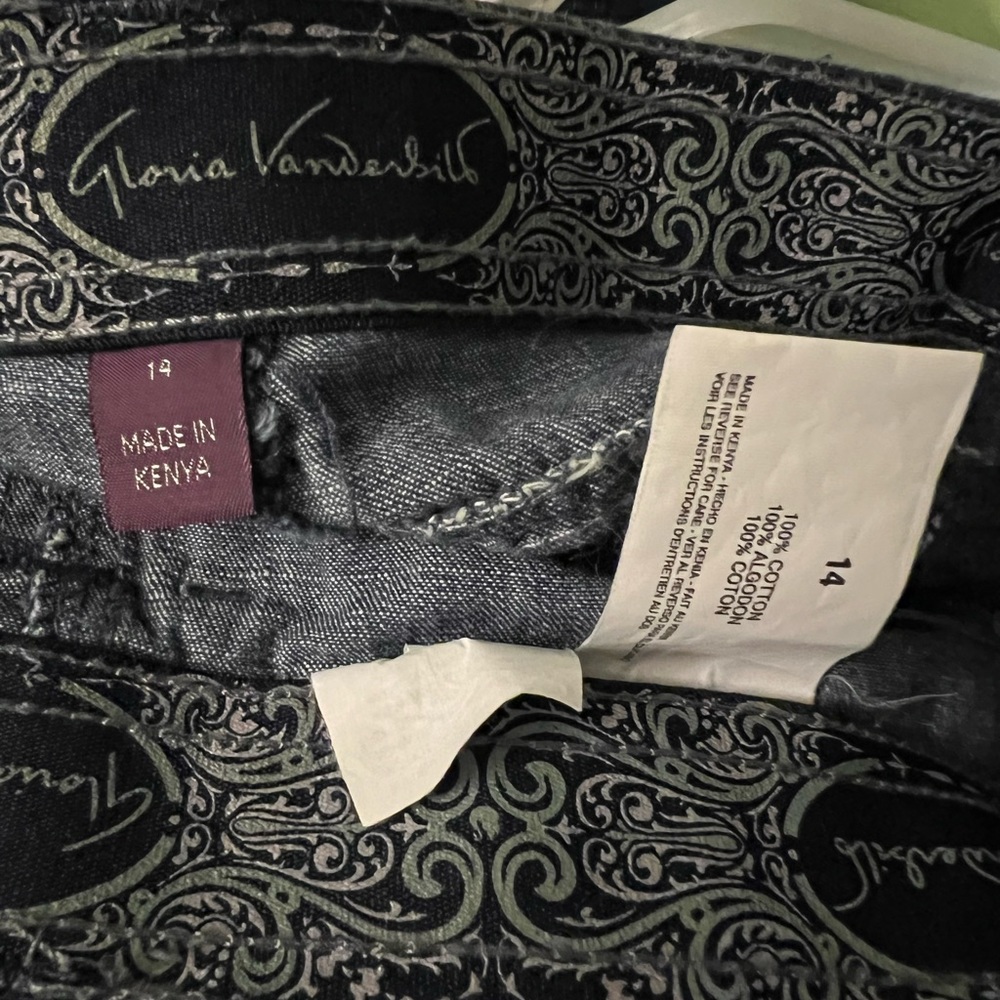 Gloria Vanderbilt Mid Rise Capri - Picture 4 of 4